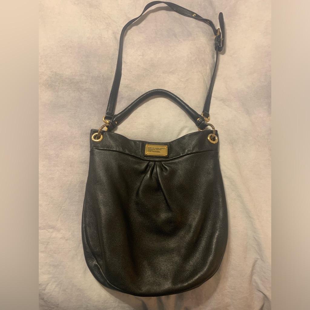 Crossbody Hobo Bag With Adjustable And Removable Straps. Magnetic Closure.
